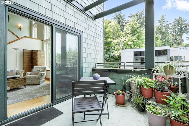 2024 SW Howards Way, Portland, OR 97201 - view of balcony