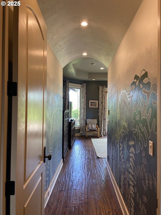 625 St Andrews Loop, Creswell, OR 97426 - corridor with dark wood-style floors, baseboards, recessed lighting, and a textured ceiling