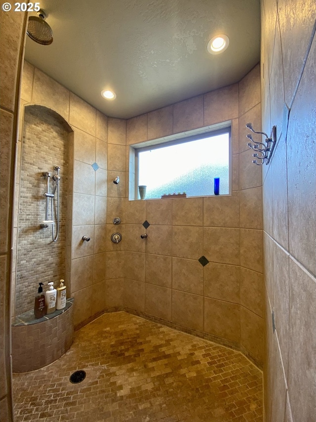 625 St Andrews Loop, Creswell, OR 97426 - bathroom featuring a tile shower, brick patterned flooring, and recessed lighting