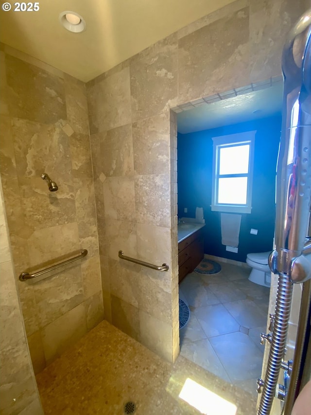 625 St Andrews Loop, Creswell, OR 97426 - full bath with vanity, a tile shower, and toilet