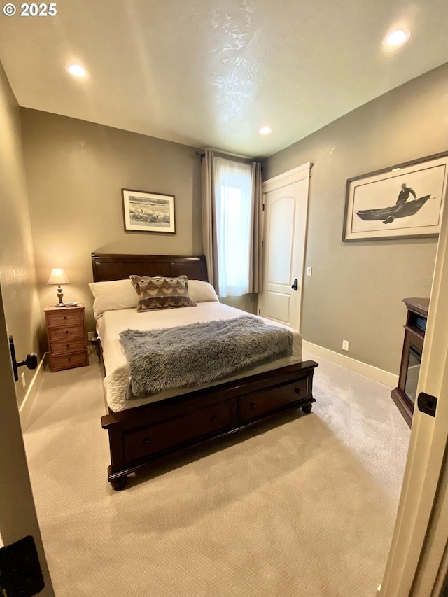 625 St Andrews Loop, Creswell, OR 97426 - bedroom featuring carpet floors, baseboards, and recessed lighting