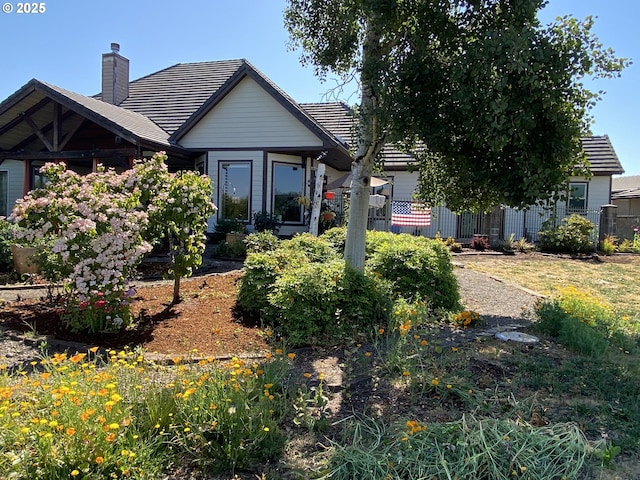 625 St Andrews Loop, Creswell, OR 97426 - view of front of property featuring a tiled roof and a chimney