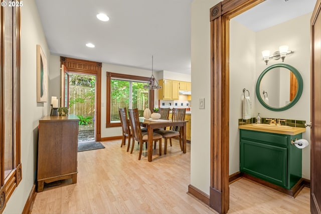 3147 SE Belmont St, Portland, OR 97214 - dining space with light wood finished floors and recessed lighting