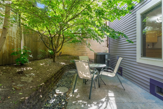 3147 SE Belmont St, Portland, OR 97214 - fenced backyard with outdoor dining space and a patio