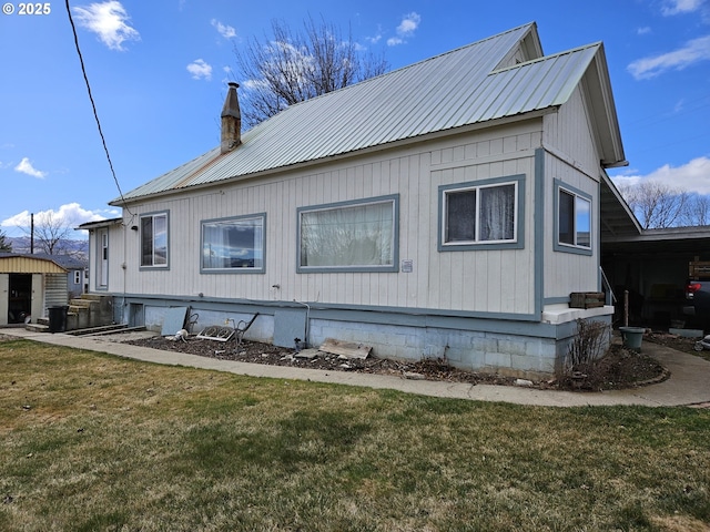 333 3rd St, Richland, OR 97870 - view of home's exterior featuring a lawn and metal roof