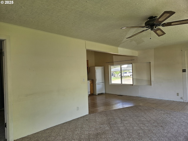 333 3rd St, Richland, OR 97870 - unfurnished room featuring a textured ceiling, ceiling fan, and tile patterned floors