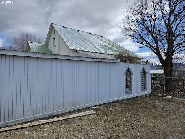 333 3rd St, Richland, OR 97870 - view of property exterior with fence and metal roof
