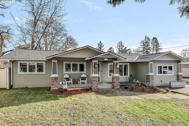 view of front of property featuring a porch and a front yard