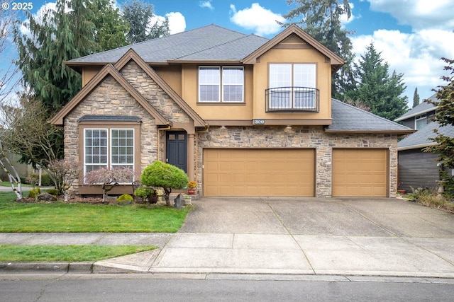 view of front facade featuring stucco siding, a front lawn, driveway, roof with shingles, and a balcony