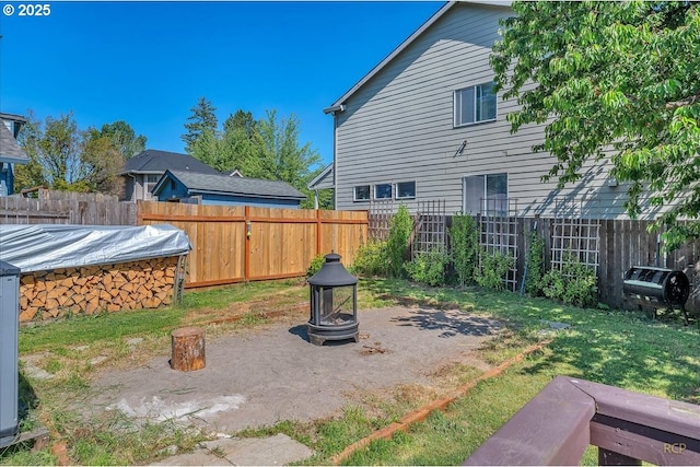 18365 SW Springfield St, Beaverton, OR 97078 - fenced backyard featuring a fire pit