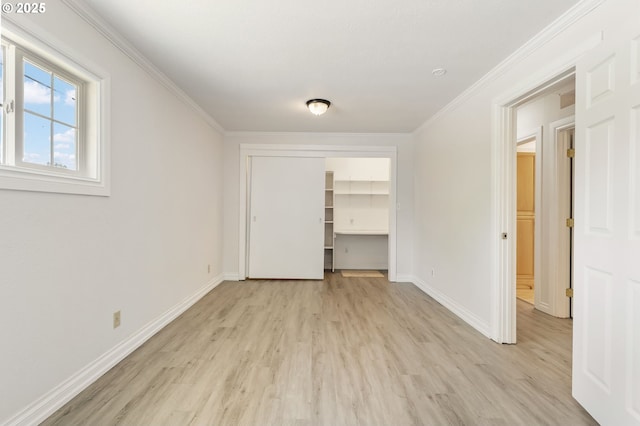 2702 Fairmount Ave, Vancouver, WA 98661 - unfurnished bedroom featuring light wood-style floors, baseboards, ornamental molding, a spacious closet, and a closet