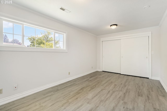 2702 Fairmount Ave, Vancouver, WA 98661 - unfurnished bedroom featuring light wood-type flooring, baseboards, crown molding, and a closet