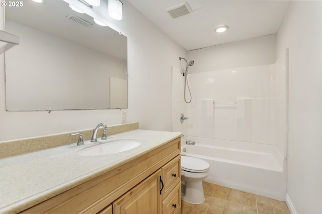 2702 Fairmount Ave, Vancouver, WA 98661 - bathroom with toilet, vanity, and shower / tub combination
