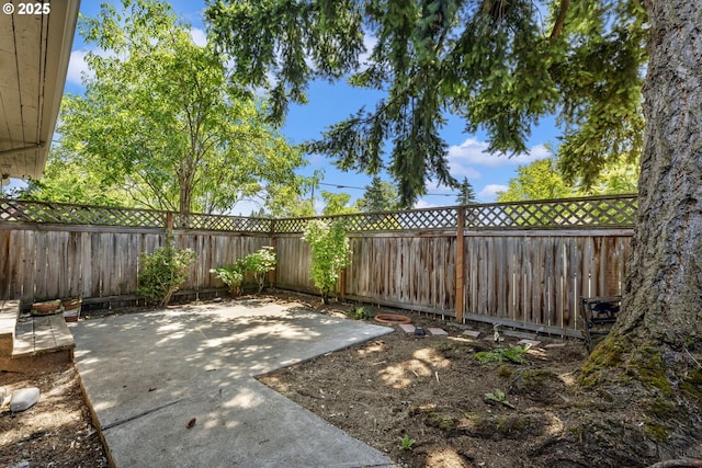 2702 Fairmount Ave, Vancouver, WA 98661 - fenced backyard featuring a patio area