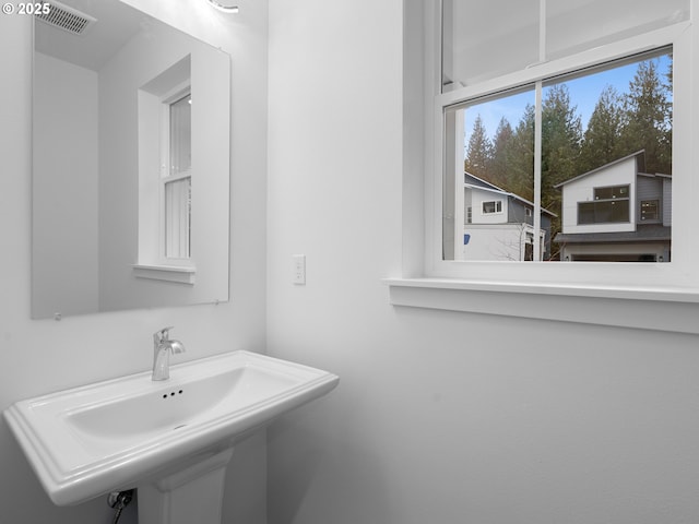 bathroom featuring sink