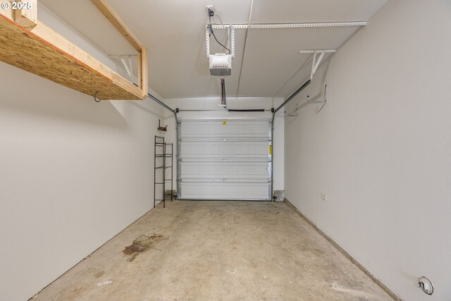 8522 N Central St Unit 17-1, Portland, OR 97203 - garage with a garage door opener