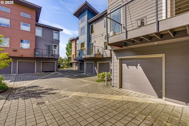 8522 N Central St Unit 17-1, Portland, OR 97203 - garage featuring driveway