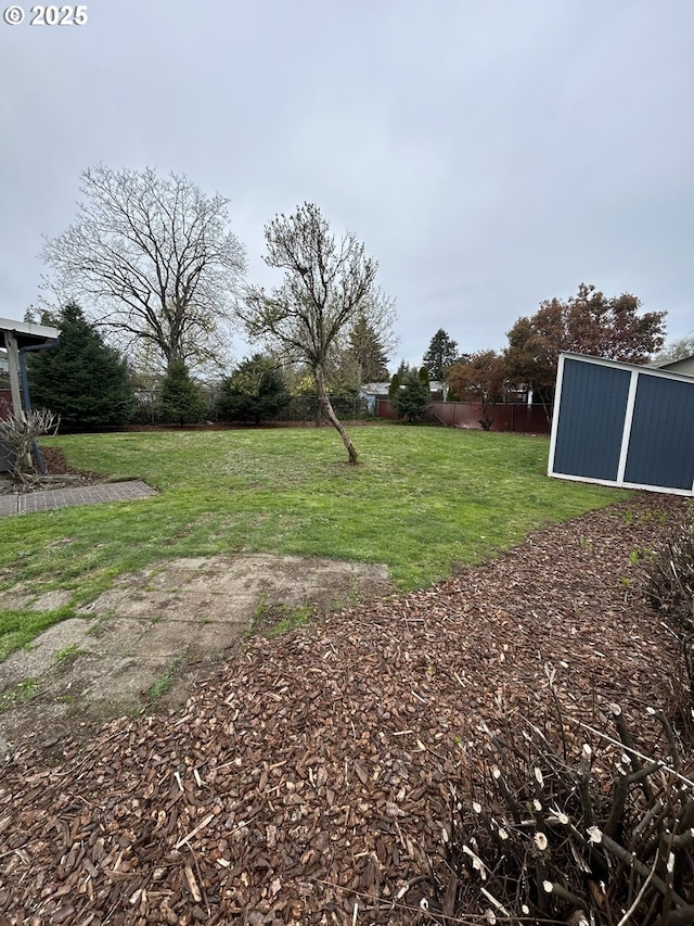9804 NE 2nd St, Vancouver, WA 98664 - view of yard with fence and an outdoor structure