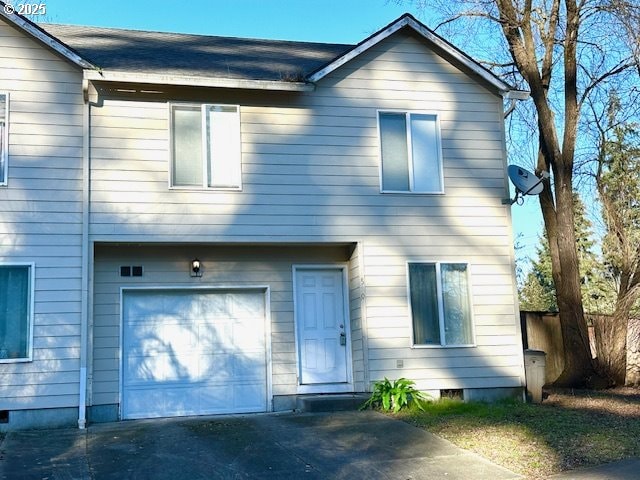 view of front facade with a garage