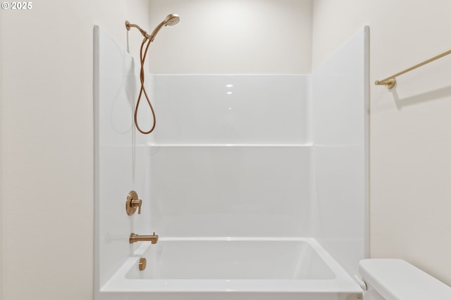 648 Parker Loop, Silverton, OR 97381 - full bathroom featuring toilet and tub / shower combination