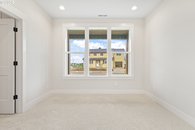 648 Parker Loop, Silverton, OR 97381 - spare room featuring carpet, baseboards, and recessed lighting