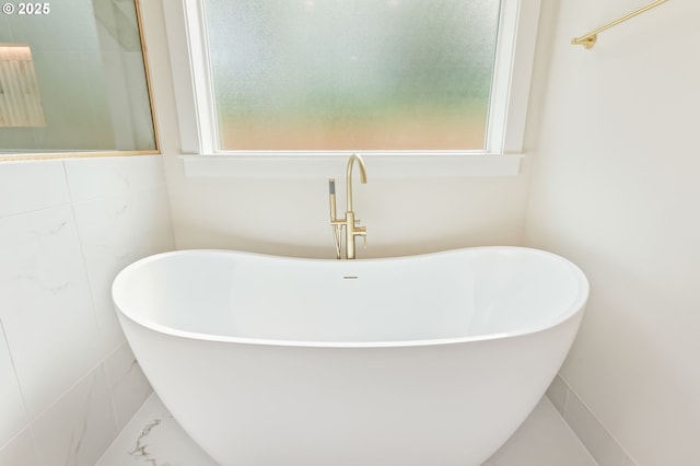 648 Parker Loop, Silverton, OR 97381 - full bath with a soaking tub, marble look tile flooring, and plenty of natural light