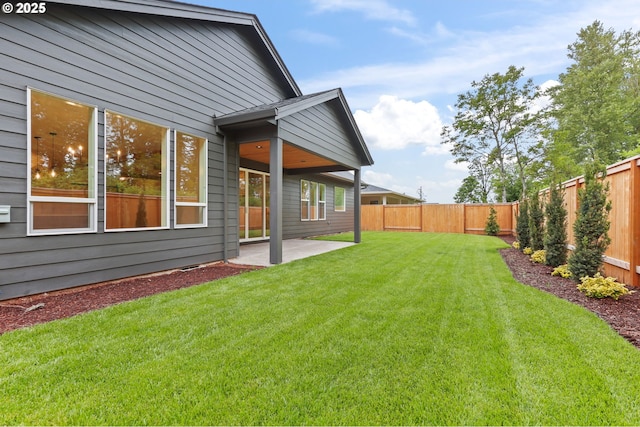 648 Parker Loop, Silverton, OR 97381 - view of yard featuring a patio area
