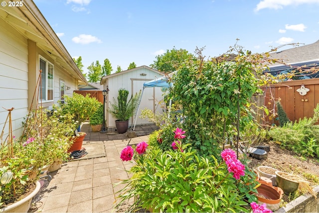 2494 Cubit St, Eugene, OR 97402 - view of yard featuring a patio