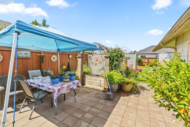 2494 Cubit St, Eugene, OR 97402 - view of patio with outdoor dining space