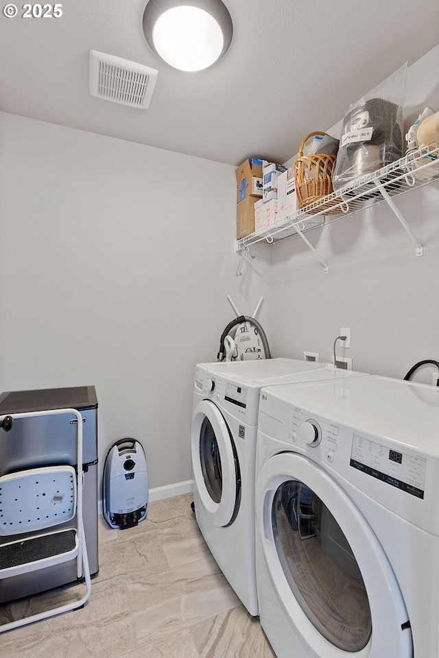 902 SE 3rd St, Prineville, OR 97754 - laundry room featuring baseboards, visible vents, laundry area, and washing machine and dryer