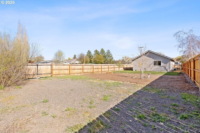 902 SE 3rd St, Prineville, OR 97754 - view of yard featuring a fenced backyard