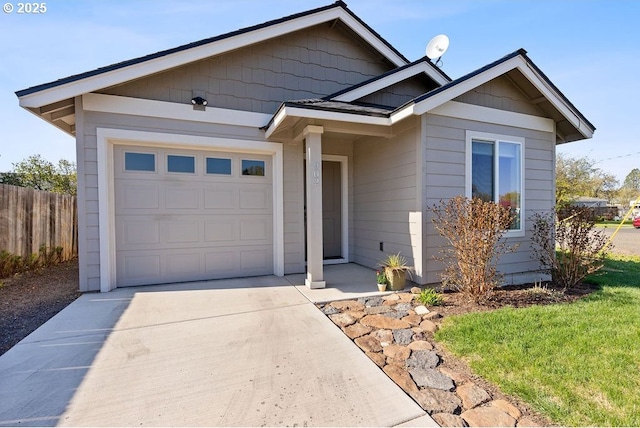 902 SE 3rd St, Prineville, OR 97754 - ranch-style house with concrete driveway, a garage, and fence