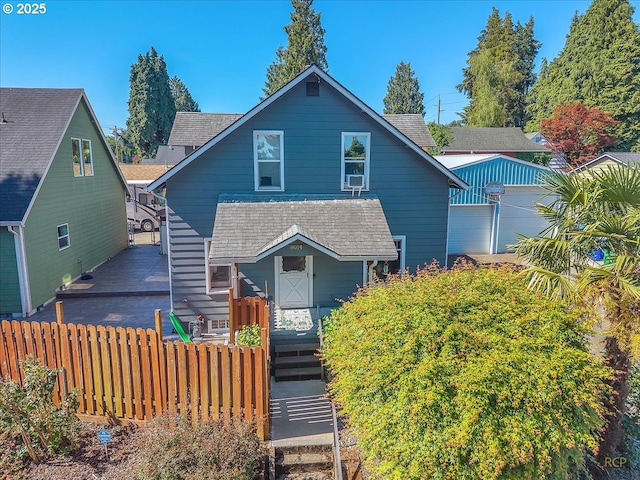 8014 N Johnswood Dr, Portland, OR 97203 - bungalow-style home with roof with shingles