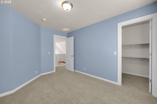 3435 Meadow View Dr, Eugene, OR 97408 - unfurnished bedroom featuring carpet, baseboards, a walk in closet, and a closet