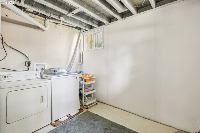 washroom featuring laundry area and washing machine and dryer