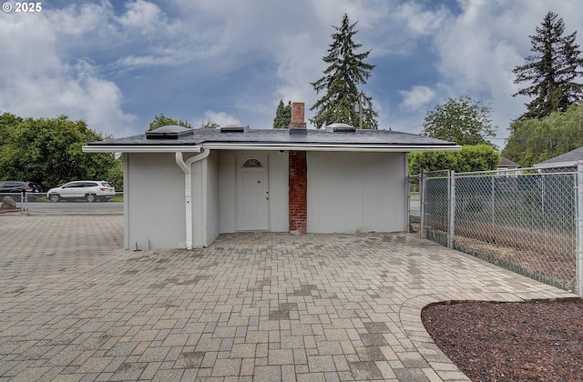 garage featuring fence