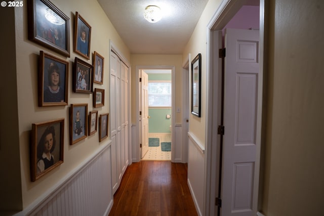 2580 Elysium Ave, Eugene, OR 97401 - corridor with dark wood-style floors and a textured ceiling