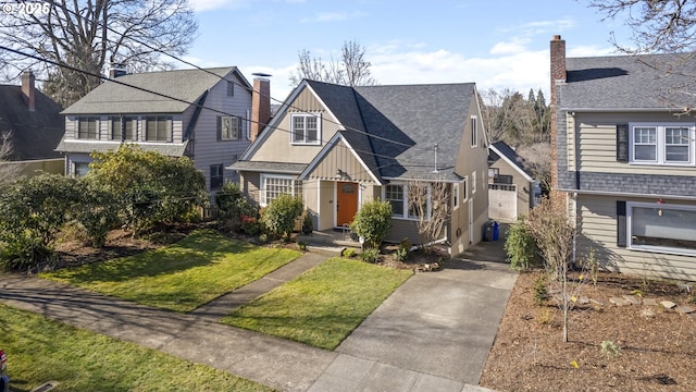 view of front of house featuring a front lawn