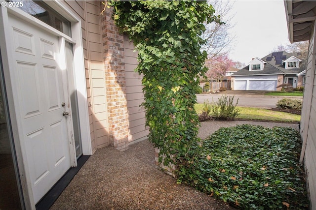 view of yard featuring a residential view