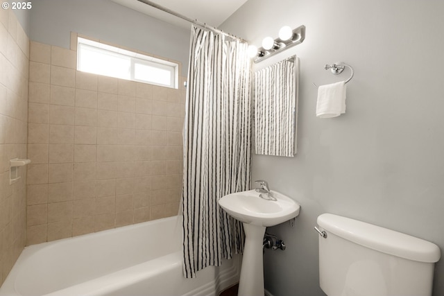 full bath with toilet and shower / bath combination with curtain