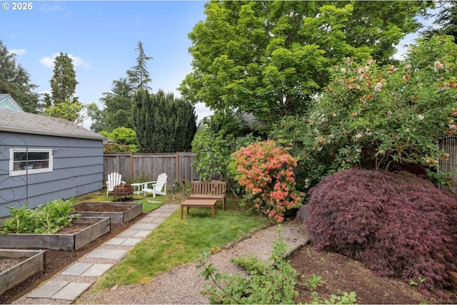 view of yard with a garden