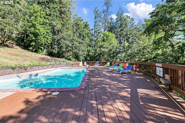 151 Treehill Loop, Eugene, OR 97405 - community pool with a deck