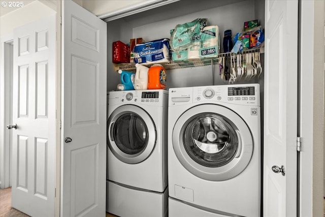 10238 NE Snoqualmie St, Hillsboro, OR 97006 - laundry area featuring washing machine and dryer