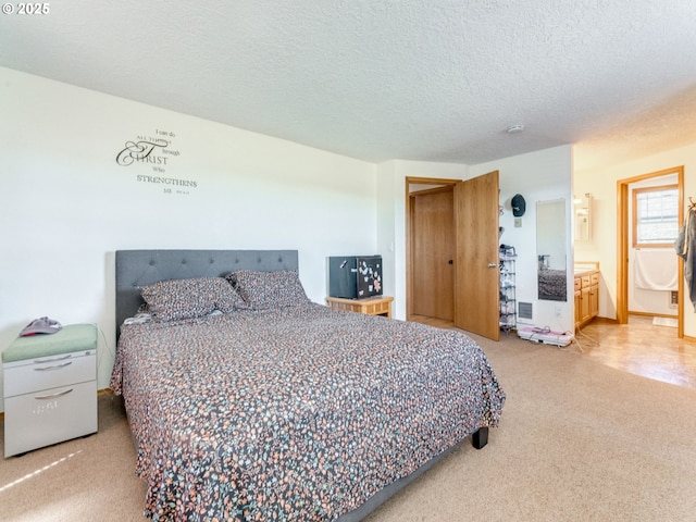 611 NW 4th Pl, Battle Ground, WA 98604 - bedroom featuring carpet, a textured ceiling, and connected bathroom