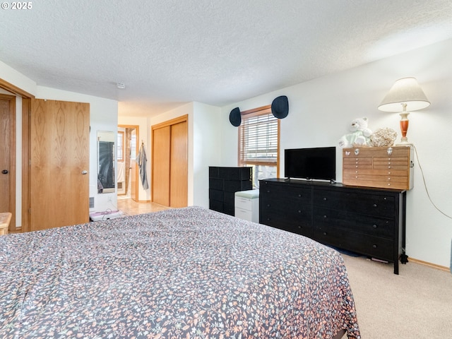 611 NW 4th Pl, Battle Ground, WA 98604 - bedroom featuring a textured ceiling, carpet flooring, and a closet