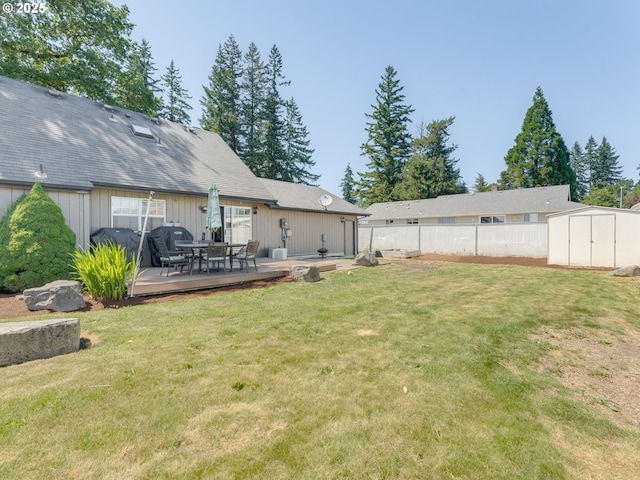 611 NW 4th Pl, Battle Ground, WA 98604 - view of yard with a storage shed