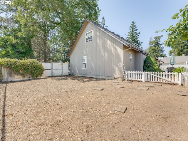 611 NW 4th Pl, Battle Ground, WA 98604 - view of side of home featuring a gate