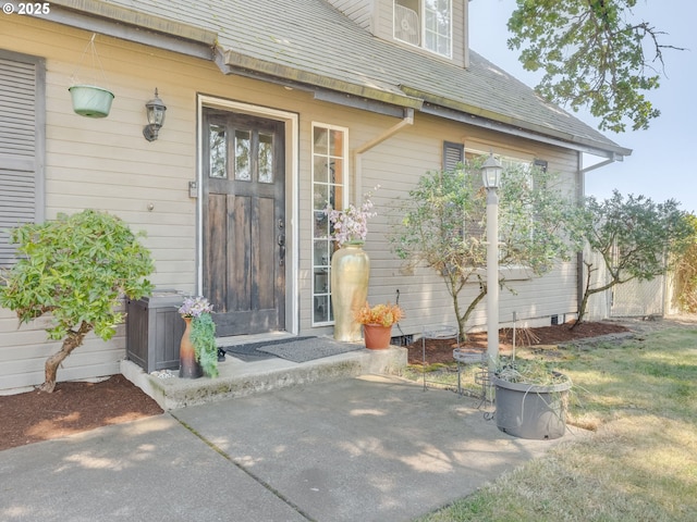 611 NW 4th Pl, Battle Ground, WA 98604 - doorway to property featuring a shingled roof