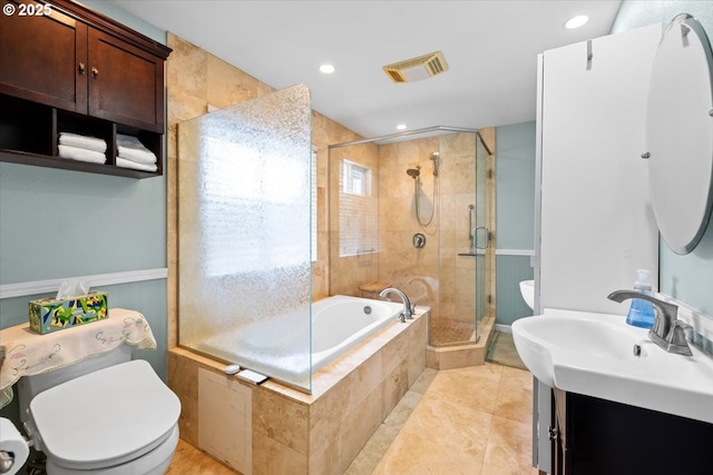 165 Lynn Ct, Winchester, OR 97495 - full bathroom featuring toilet, a sink, bathtub / shower combination, wainscoting, and recessed lighting