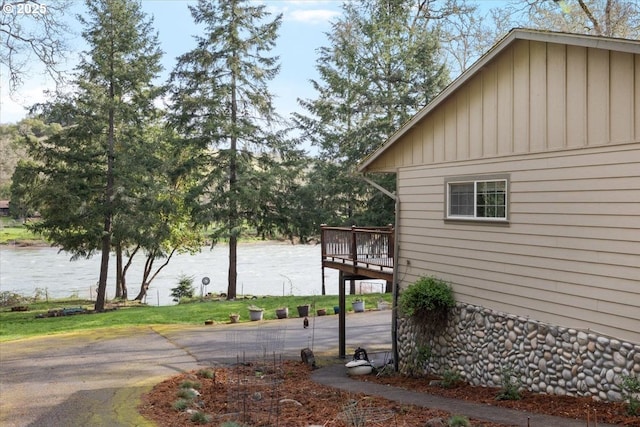 165 Lynn Ct, Winchester, OR 97495 - view of home's exterior with a deck